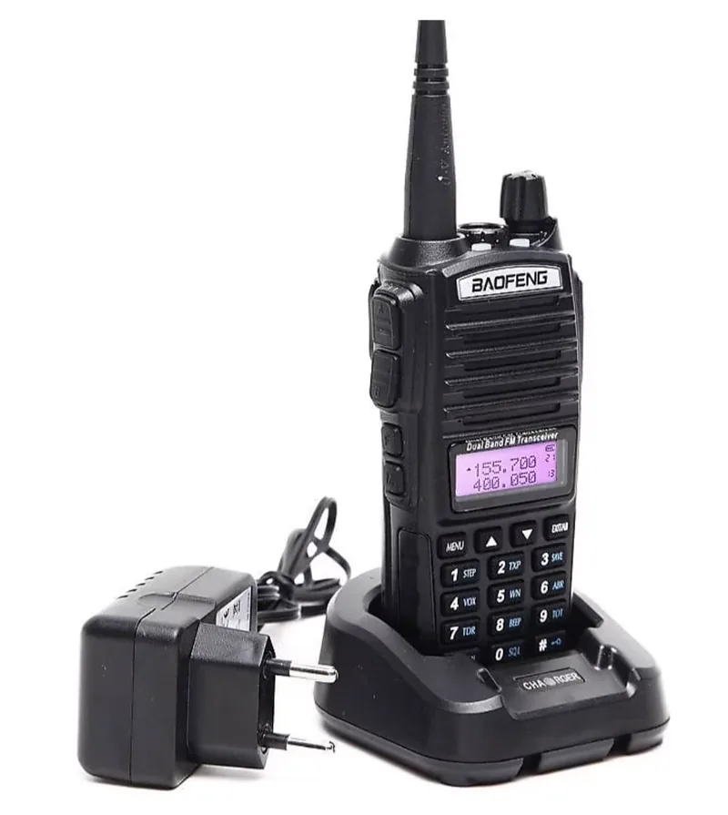Baofeng UV-82 çift bantlı el telsizi ve şarj standı